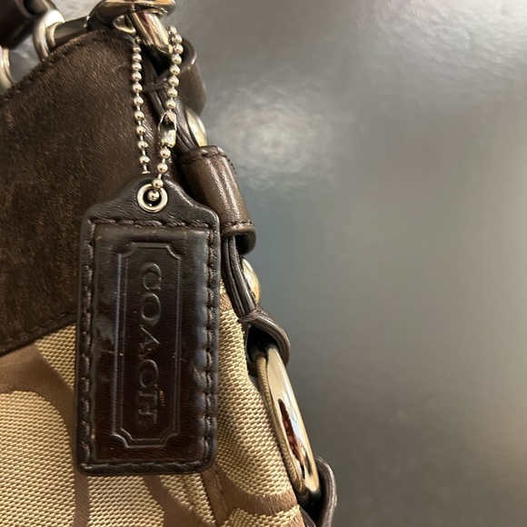 Coach Brown and Tan Signature Shoulder Bag - Picture 4 of 16